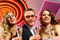 Difference between escorts & hostesses