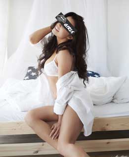 Greater Noida begleitet Mädchen, um kostbare Zeit zu haben