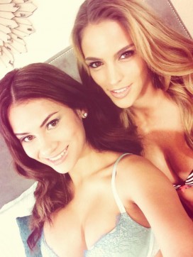 Jessie And Rona - Escort duo Paris 4