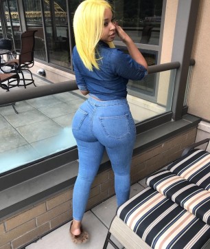 Sexy Maserati - Escort lady Doha 2