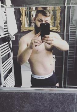 AmirHairyBottom - Escort gays Berlin 1