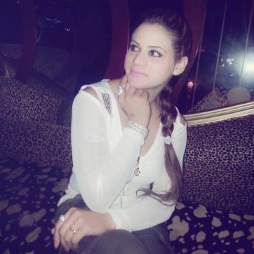 Sanam - Escort lady Abu Dhabi 4