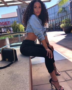 Almira - Escort lady Dubai 2