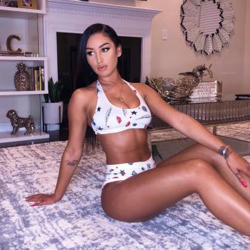 Almira - Escort lady Dubai 3