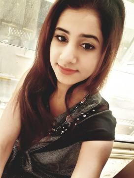 Busty Model Ashu in Dubai - Escort bizarre lady Dubai 2