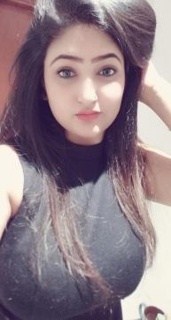 Busty Model Mahi in Dubai - Escort bizarre lady Dubai 2