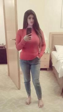 Busty Model Mahi in Dubai - Escort bizarre lady Dubai 3