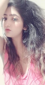 Busty Model Mahi in Dubai - Escort bizarre lady Dubai 4