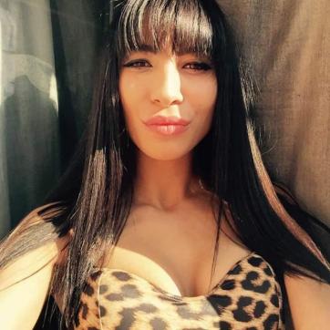 Mia Diamond Shine - Escort lady Bucharest 5