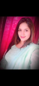 Indian Busty Hira in Dubai - Escort lady Dubai 3