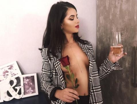 Flora - Escort lady Amsterdam 4