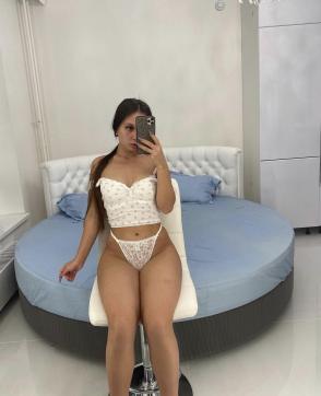 Elina - Escort lady Marseille 2