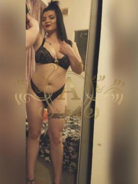Aliah - Escort lady Birmingham EN 4