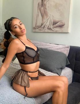 riah - Escort lady Cairo 2