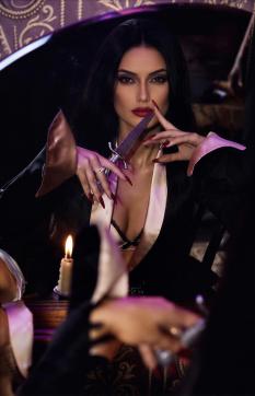 Miss Vixen Noir - Escort dominatrix Berlin 13