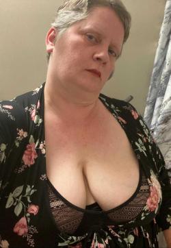 Julia - Escort ladies Knoxville 1