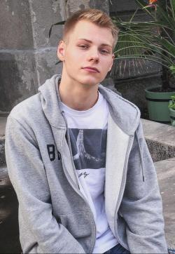 Johnnn - Escort gays Berlin 1