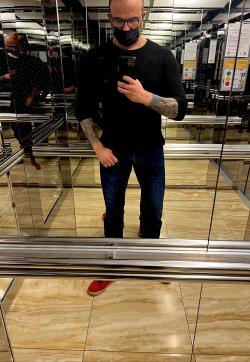 Joni - Escort mens Moscow 1