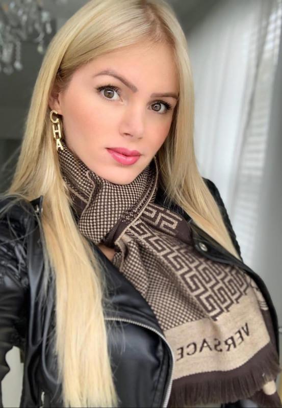 Lynda (25) Escortdame in Tours