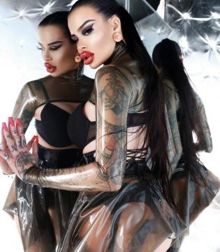 Mistress FB - Escort dominatrix Vienna 4