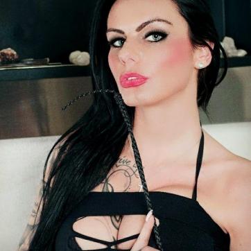 Herrin Sina - Escort dominatrix Berlin 3