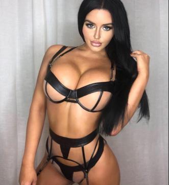 Nina - Escort lady Delft 2