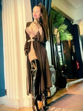 Lady Cary Carat - Escort dominatrix Berlin 5
