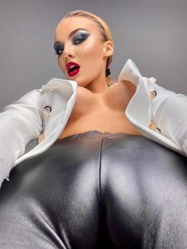 Strapwoman - Escort dominatrix Berlin 4
