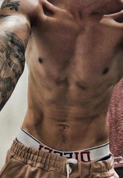 Maksim - Escort mens Dubai 1