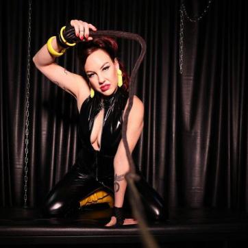 Fräulein Angelina - Escort dominatrix Berlin 4