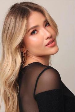 Cossini - Escort lady London 2