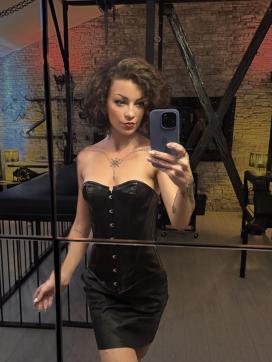 Alma Douglas - Escort dominatrix Munich 5