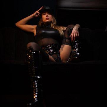 Herrin JulyDoner - Escort dominatrix Berlin 4