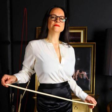 Lana van Orten - Escort dominatrix Berlin 6