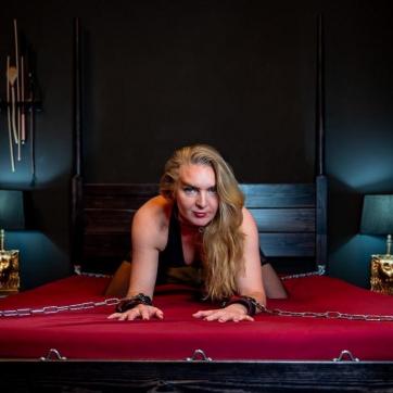 Miss Leona - Escort bizarre lady Berlin 4