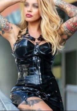 Sky van de Luxe - Escort dominatrixes Berlin 1