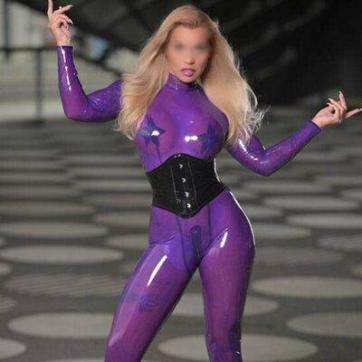 Sky van de Luxe - Escort dominatrix Berlin 5