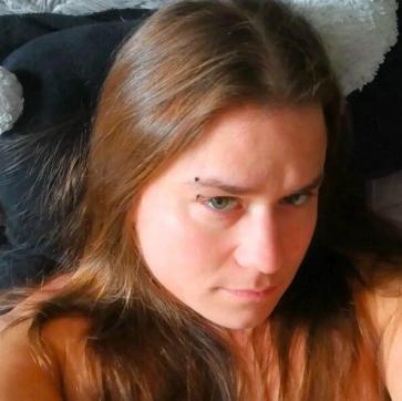 Yuri von York - Escort female slave / maid Berlin 6