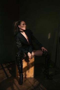 Pia - Escort lady Nuremberg 11