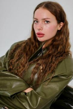 Travia - Escort lady London 4