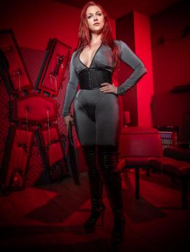 Herrin RedJayde - Escort dominatrix Hanover 3