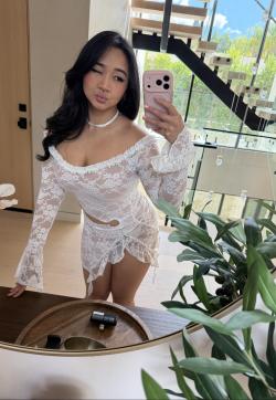 Yujia - Escort ladies Lincoln NE 1