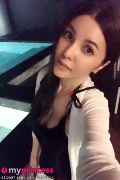 Karis - Escort lady Bangkok 3